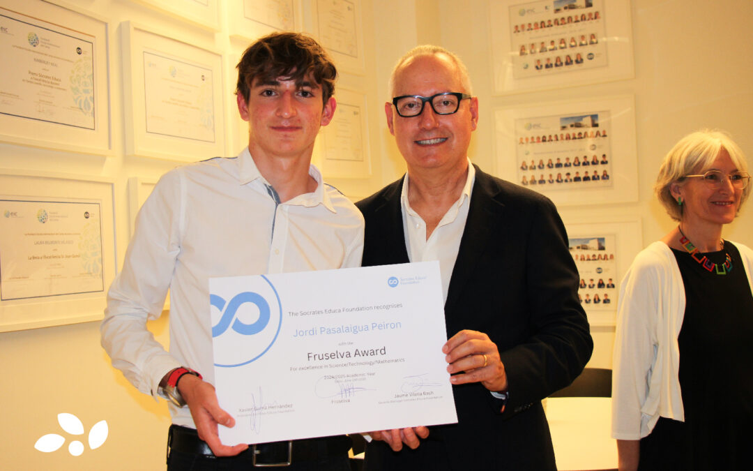Fruselva Awards the Science, Math and/or Technology Scholarship to Jordi Pasalaigua Peiron at the 2025 Patronage Night